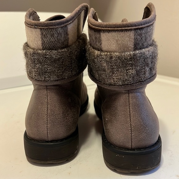 Cliffs by White Mountain Lace up Boots Size 7 - Picture 2 of 3